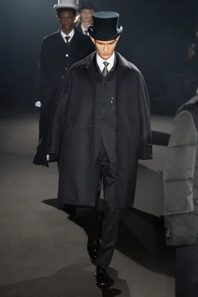 Look 48